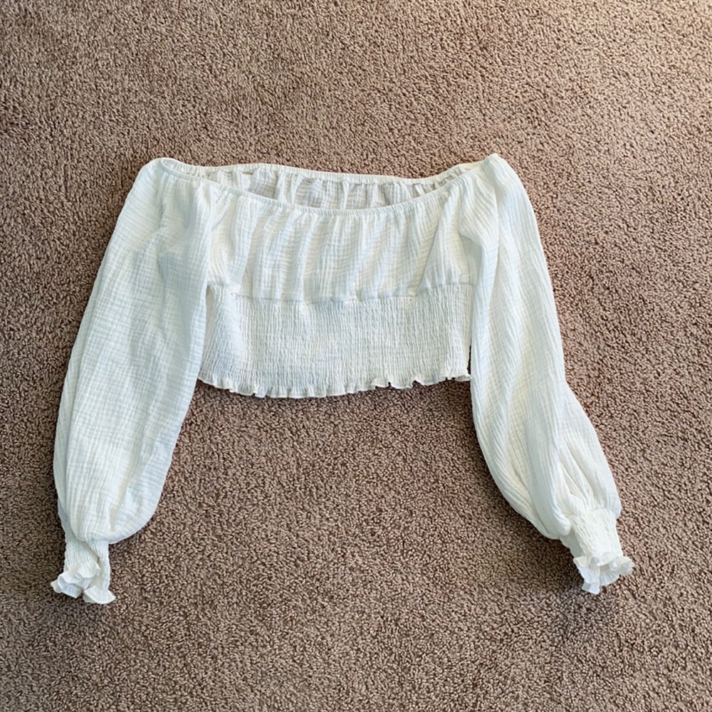 white flowy sleeve top